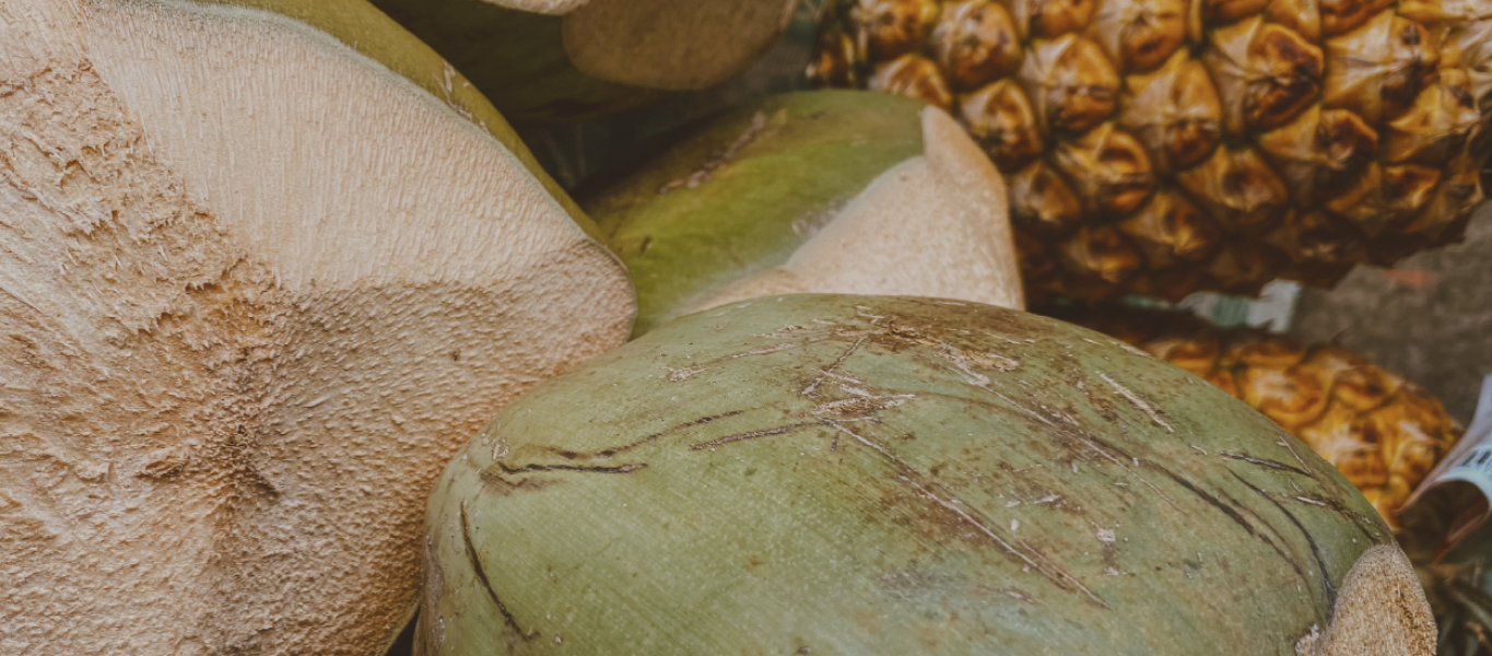 chocolate y frutas tropicales